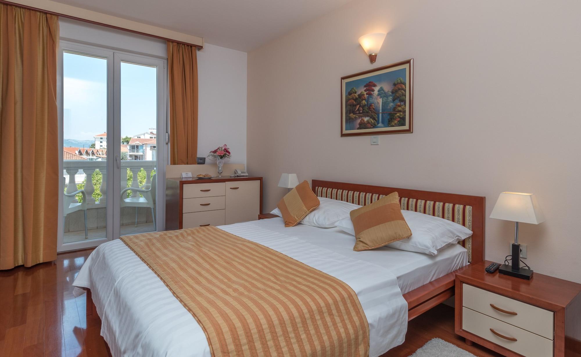 Hotel Trogir Palace Exterior photo