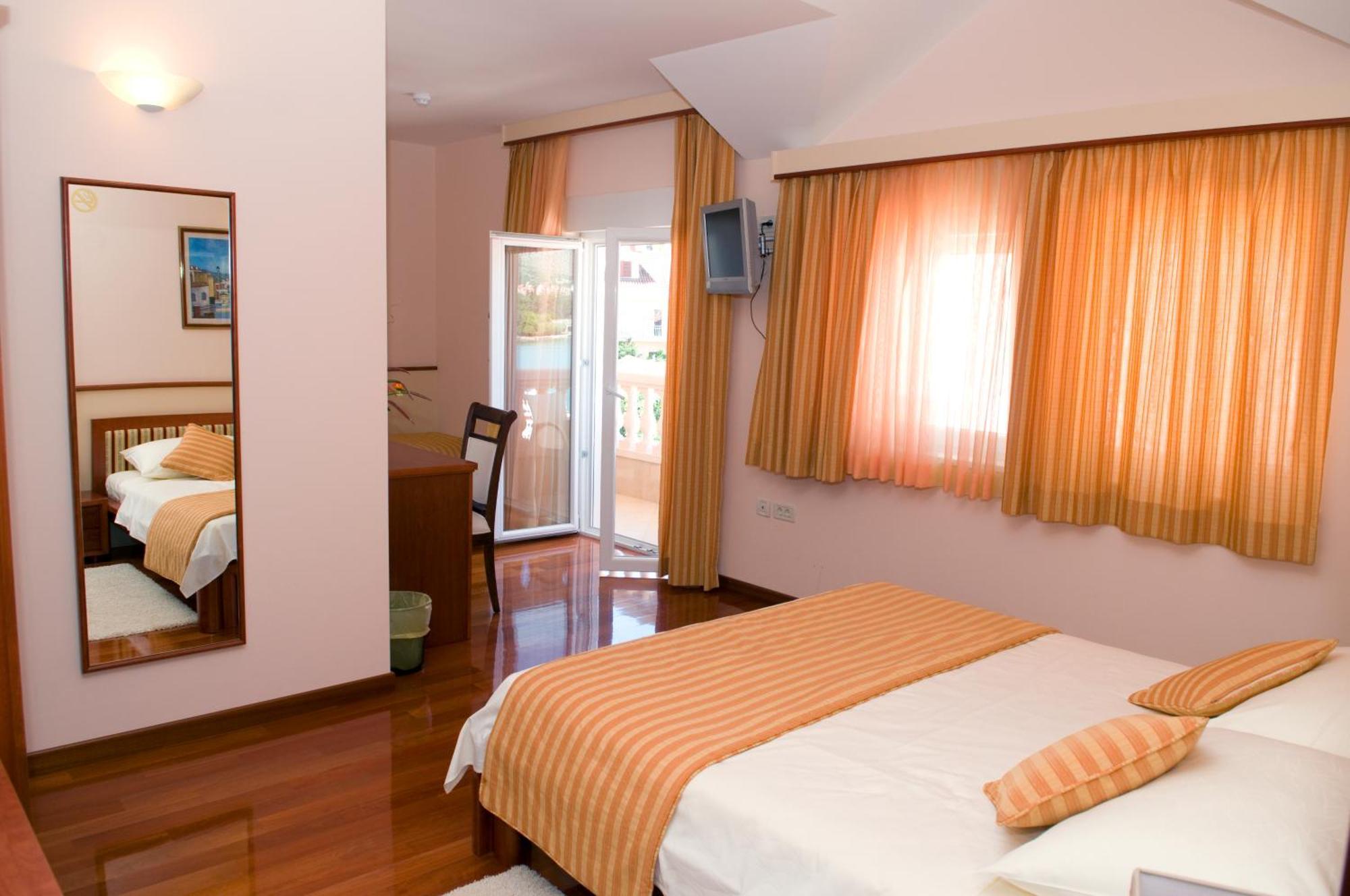 Hotel Trogir Palace Exterior photo